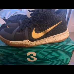 Kyrie 3 (GS) 6.5Y